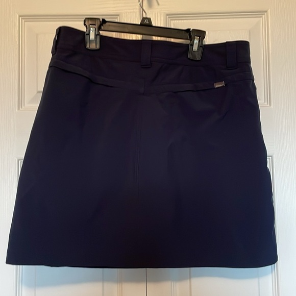 Eddie Bauer women’s sz 12 skirt. Navy Blue. Front& back pockets. Shorts under - Picture 5 of 7